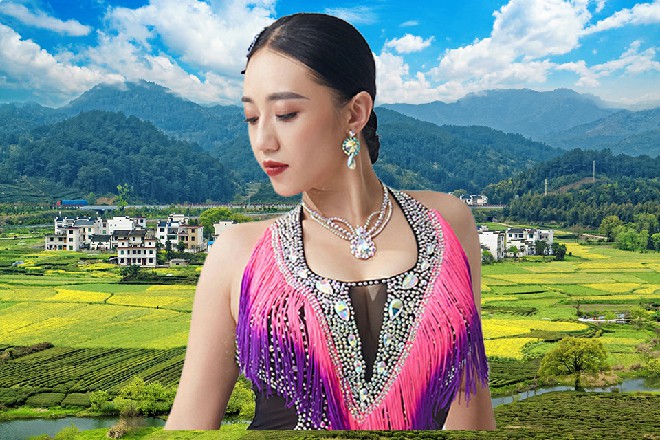 大家拍电影,纯粹是为了为名求利。明知道不可为,还要头铁,早被圈子淘汰了。