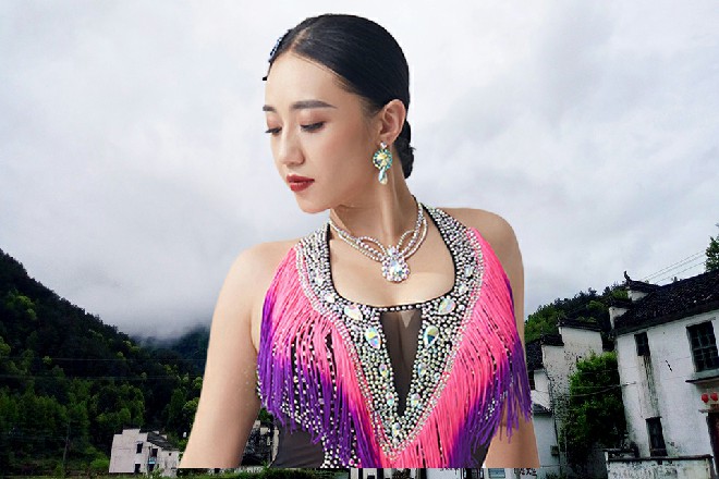 这个时候,黎姝才知道,原来这个“游手好闲、“不干正事的家伙,居然是个画家。