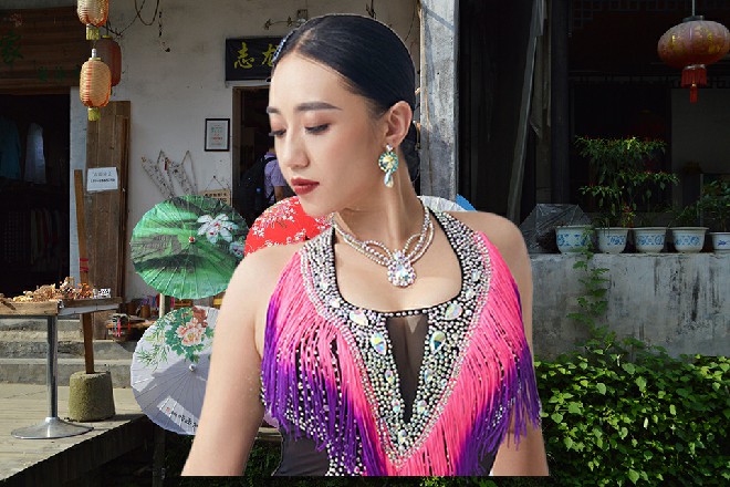 一帮大牌的国际巨星，在国内的粉丝不少。他们纷纷刷着礼物，为男神女神加油打气。