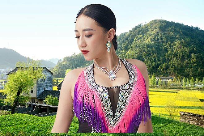 与之合作,纯粹是消费林加羽的人气,而不是林加羽借对方的力量更上一个台阶。