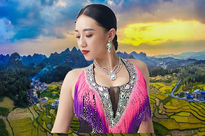 这些嘈杂声,没有影响到绝对舞力。他专注看着湖水,忽然看到了淡淡的波澜,诡异地浮现。
