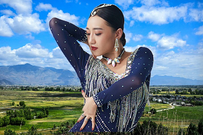 海鲜、海产,原本是被人吃的命运。现在成了精怪,却反过来要吃人,颠倒了乾坤。