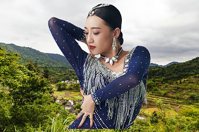 主要是娱乐圈破事多,各种明枪暗箭,让人防不胜防,两个人也不得不多琢磨。