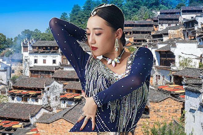 “你们不明白娱乐圈的潜规则,以他现在的人气,还出演小配角,真的是自降身价。