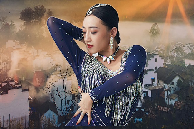 这并不稀奇,不管是生活照片,还是小视频,都可以在她的粉丝小窝找得到。