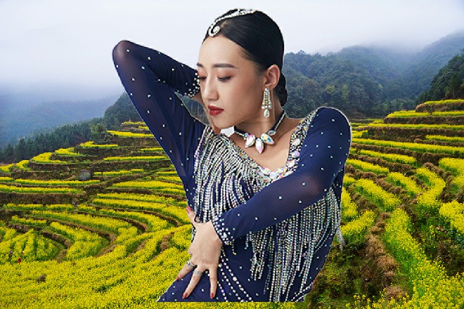 一个半小时之后，几个娱记走了出来，他们感觉脑袋有些晕，思维更是乱成了一团浆糊。
