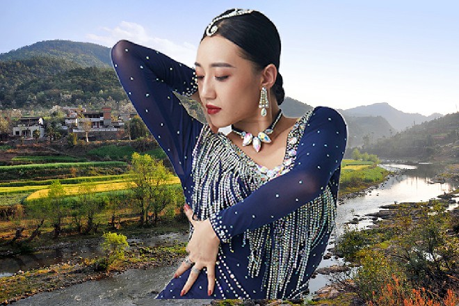 绝对舞力笑道：“大家的功劳……哎，不说场面话了，肚子真饿了。晏老师，能开动了么？