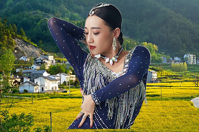“转型,突破形象,让更多的人喜欢自己,这本身没错。你青姐当年,也是这样。