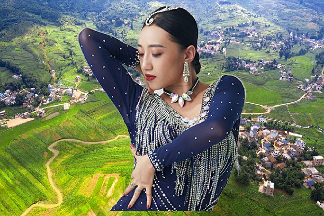 绝对舞力耸了耸肩膀,作为嘉丽公司的形象代言人,还真是有义务,满足对方打广告的请求。
