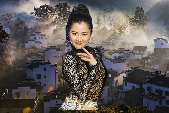 当祁青希,走进影院之后。叶子衿也下车,在一帮安保人员的护送下,微笑而来。