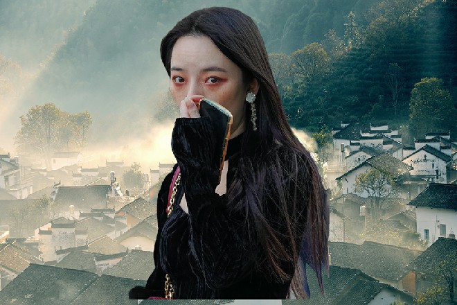为首的自然是赵山海，在他的旁边，那是一个帅气的年轻人，与他并肩而行。