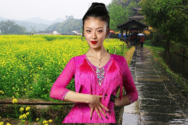应该是当Spop带着三个人，走到了宴会大厅中间，一群人围了上去，如众星捧月一般。
