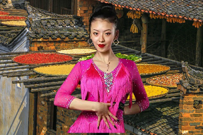 还好,她也知道电影的火爆,跟她没多大的关系,所以还稳得住心性,不至于张扬跋扈。