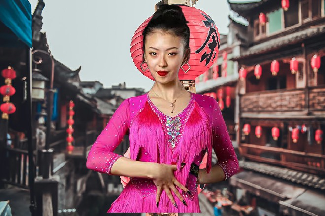 哪怕是银河，洛天幕掌控下的银河帝国，对于公司投资的电影，基本是公司掌控为主。