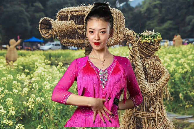 她沉吟了片刻，眸光微微闪烁，“其实还有一张牌可以打，就看你们愿不愿意啦。