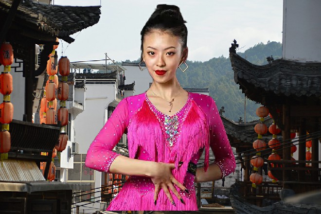 “要不要过去,跟他打个招呼?少妇提议道:“就好像胡英商一样,结一个善缘。