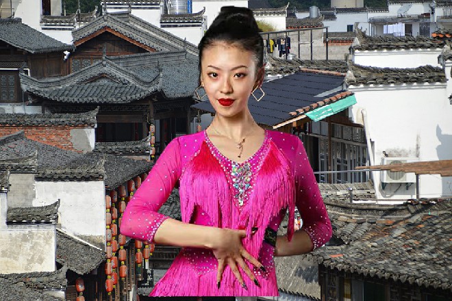 但是现在，特效技术发达了，完全可以以假乱真，真假难辨，根本不需要搞什么实拍。