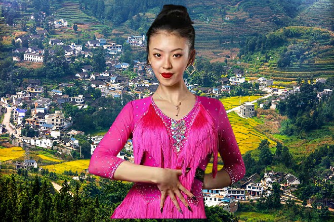 一会儿,办公室空了,张煌坐下来,笑问道:“你觉得,哪个人比较合适?