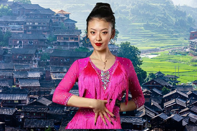 为首的中年人,举起了红酒,微笑道:“《超体3》票房大卖,事业更上一层楼。