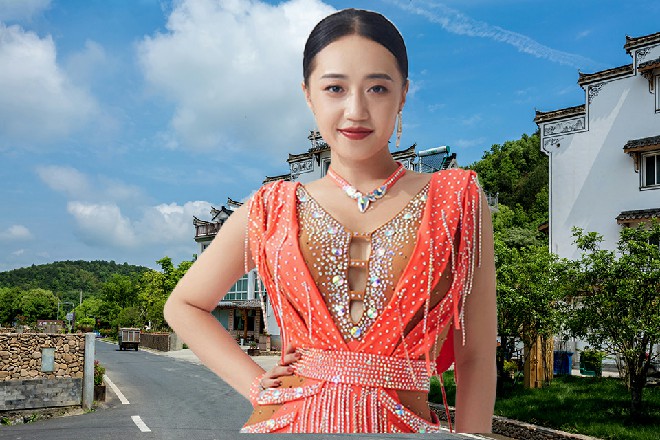 演员、明星，最容易出事。指不定什么时候人设崩了，由于什么事情翻车。