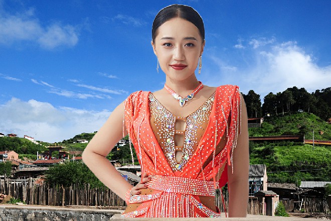 叶子衿眼神兴奋雀跃,小心翼翼观察许青柠的表情,“那个……我听青姐的。
