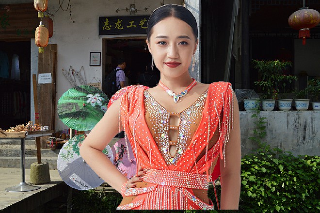 不仅是酒店，另外还有街道上，都有这个电影的宣传，充分说明了投资人很有实力。