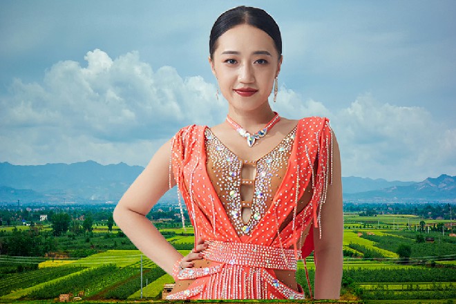一瞬间，几个人不见了踪影，他们以最快的速度，回到住宅把行李带上，再奔向机场。