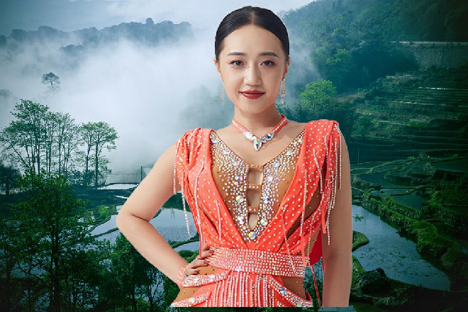 JM假面定了定神,直接道:“所以胡哥你,看中了我说的那个关于香水的故事?