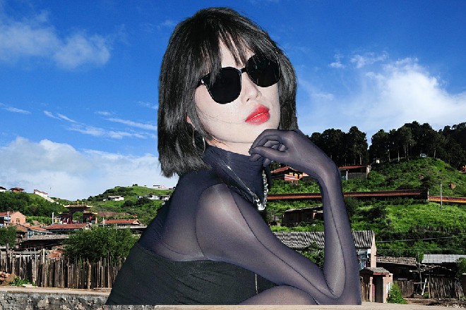 五六盘菜,摆在了厨房旁边的餐桌上。卖相且不说,反正在滤镜下,肯定很唯美精致。