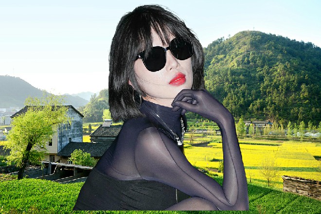 余念咳了声,轻描淡写道:“只不过这卡洛琳已婚,另外还有一个孩子。