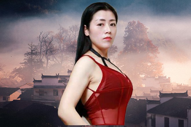 简陋的建筑,就是一个大屋,开了几个通风口,分上下两层,就是电影院的结构。