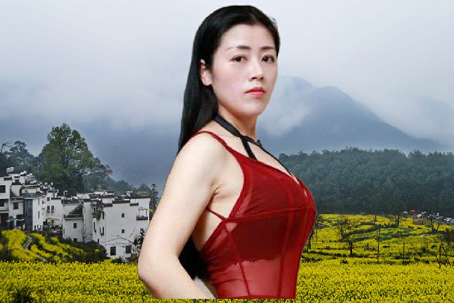Spop假期结束,他拜别了父母,来到了机场休息室,准备飞往象城参加电影发布会。